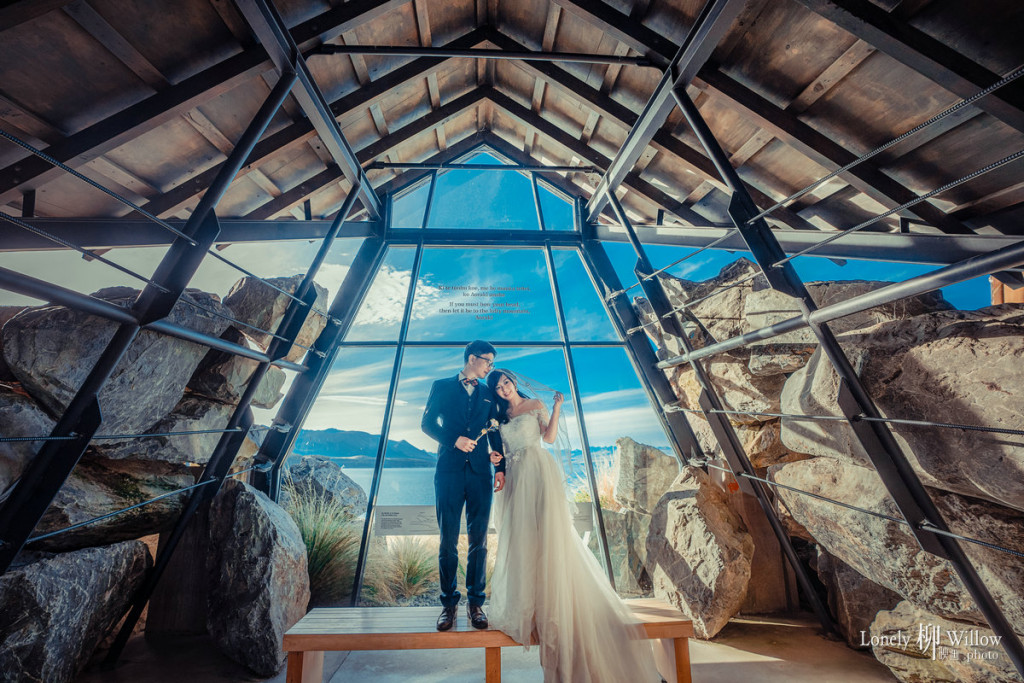 湖边的静静阳光小屋